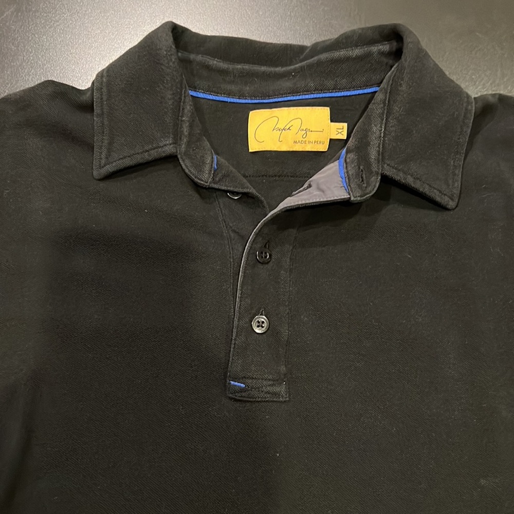 Men’s cotton polo shirt size XL with modern details on collar and side vent.